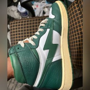 Green Kool Kiys size 9